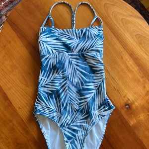 Tie-back suit